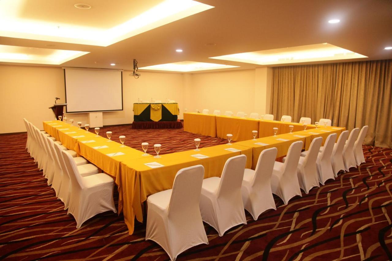 Winstar Hotel Pekanbaru Εξωτερικό φωτογραφία