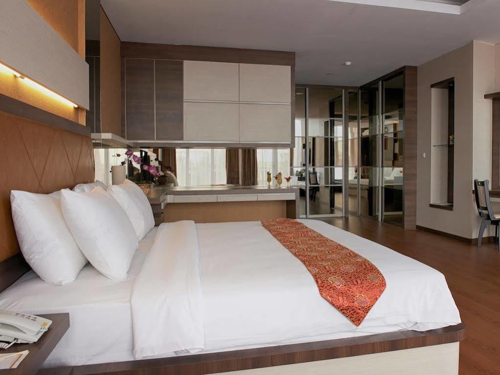 Winstar Hotel Pekanbaru Εξωτερικό φωτογραφία